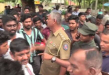 යාපනය විශ්වවිද්යාල සිසුන් සමග පොලිසිය ගැටෙයි : හමුදාවත් කැඳවයි